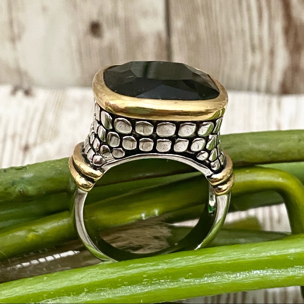 Unsigned 2-Tone Emerald Green Statement Ring Size… - image 1